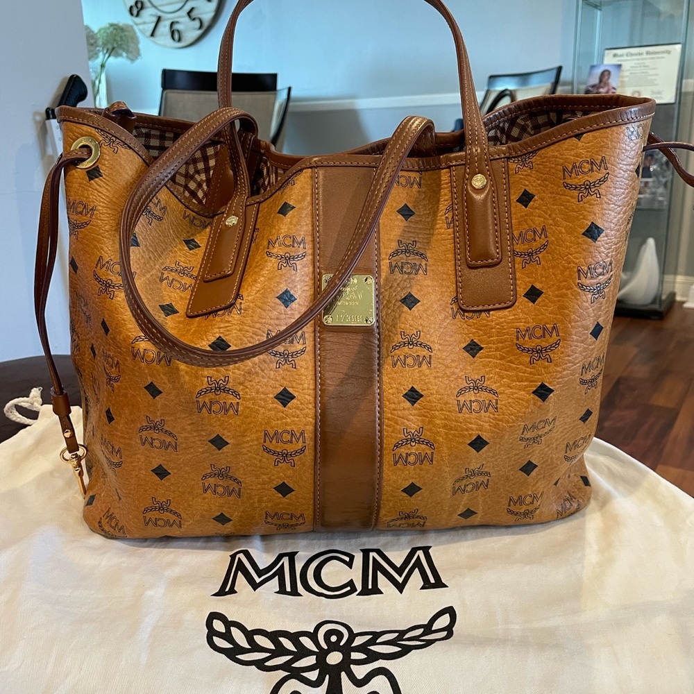 MCM Medium Liz Reversible Tote